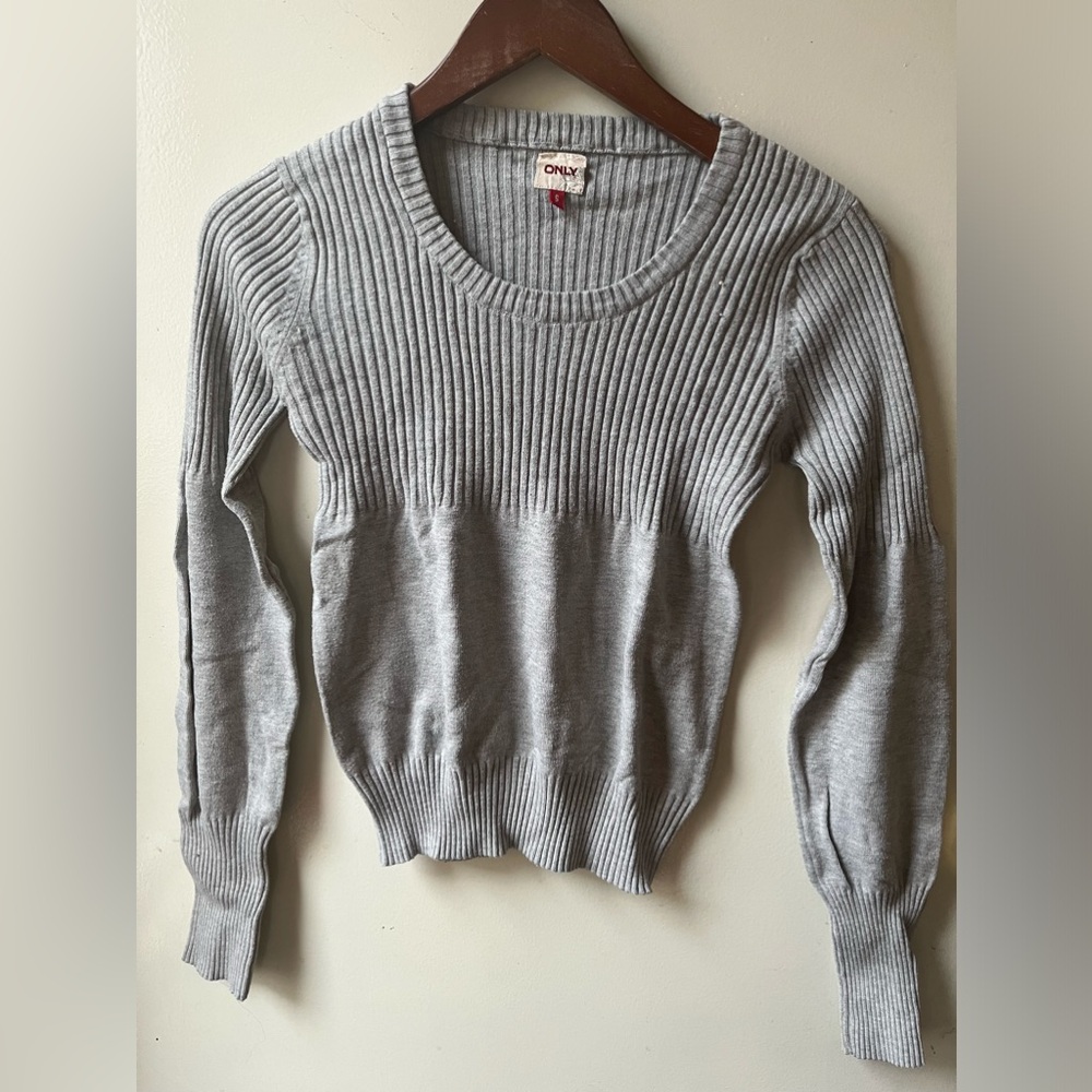 3/$20 Only light gray size small long sleeve